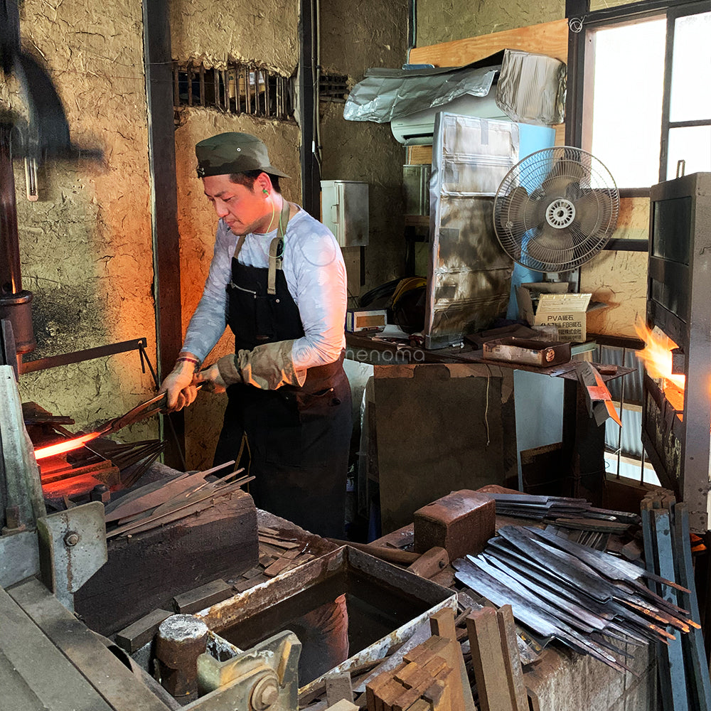 誠貴作 鉄火 ウォルナット柄 牛刀210 – amenomaオンラインショップ