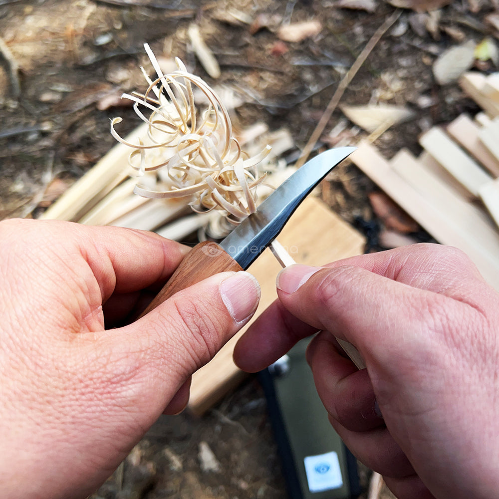 amenoma　Bushcraft knife feather65　フェザースティック作り。