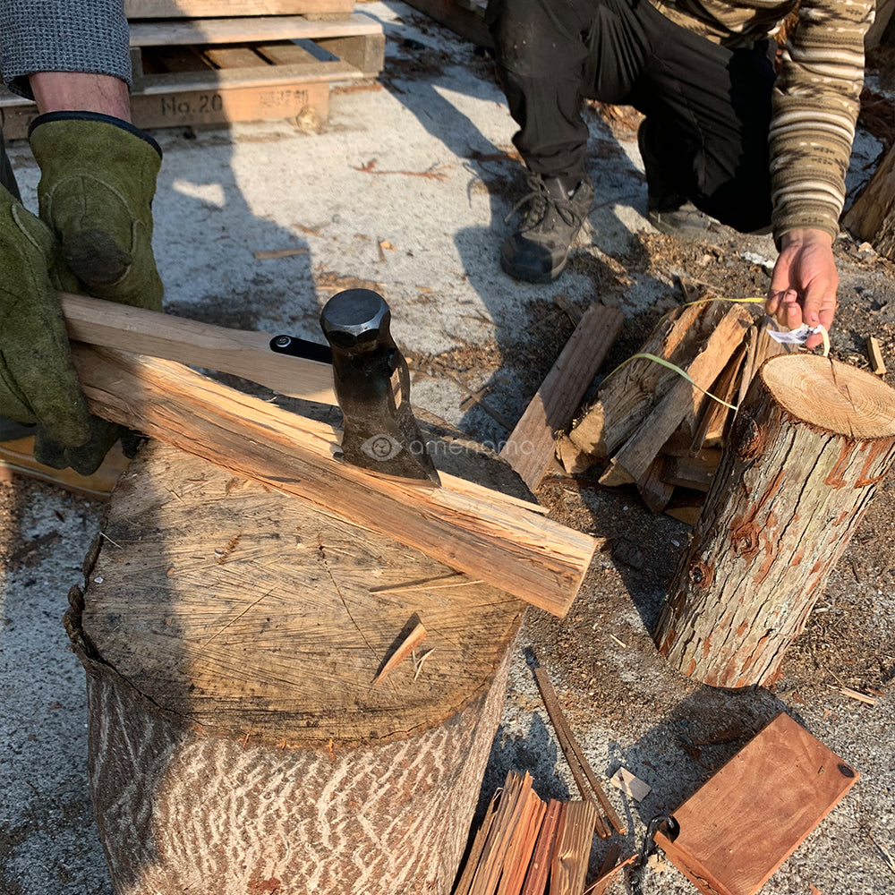 amenoma Bushcraft hammer 600　斧で薪を割る